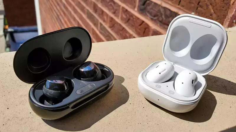 Samsung Galaxy Buds Live vs Galaxy Buds Plus：どのファンが最適ですか？