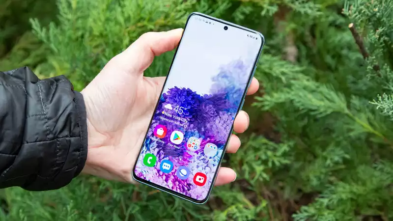 Samsung Galaxy S30 can ship without charger — just like iPhone12