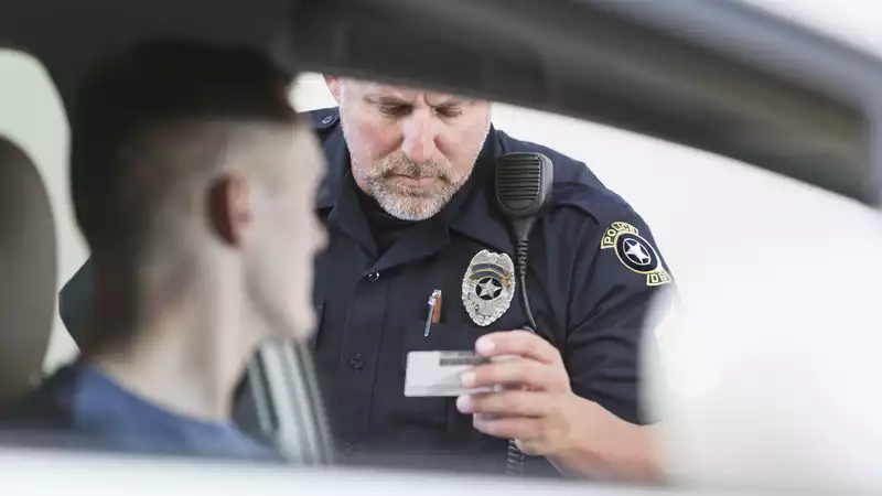 'Hi pull Siri' — iPhone interaction with the police to