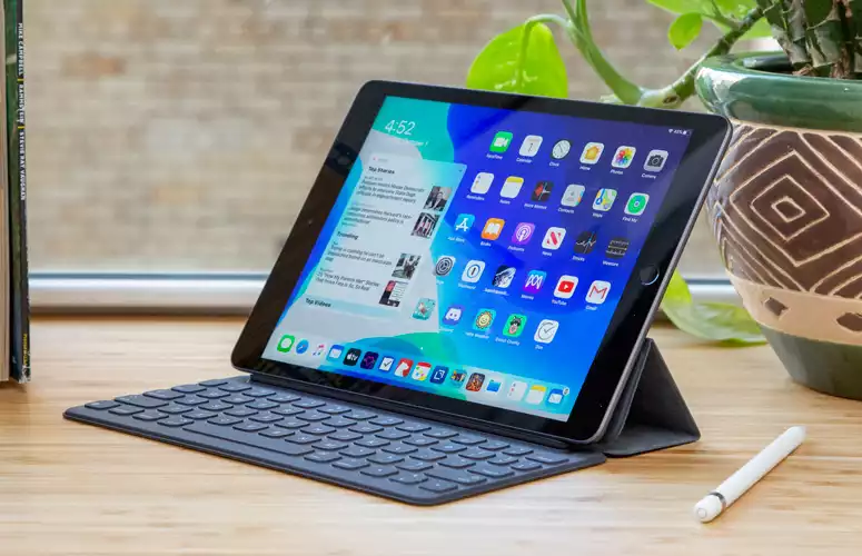 The iPad2020 has an incredible screen that will blow your socks off from OLED