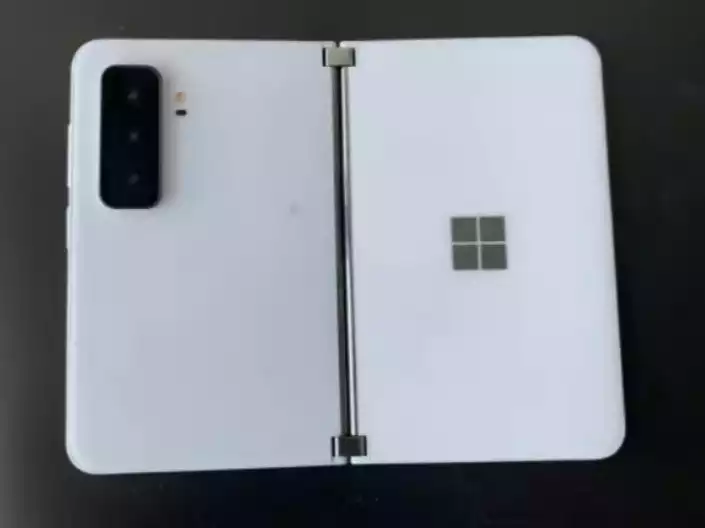 The photo of the Microsoft Surface Duo2 claims to point to a triple camera setup