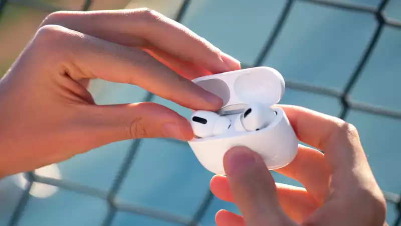 Windows10 Finally Gets full AirPods Support in imminent update