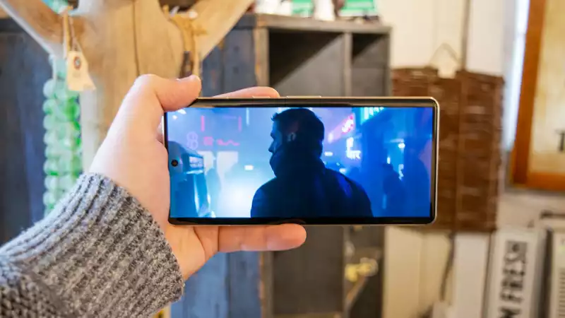 This YouTube video forces the Pixel phone to reboot — don't click