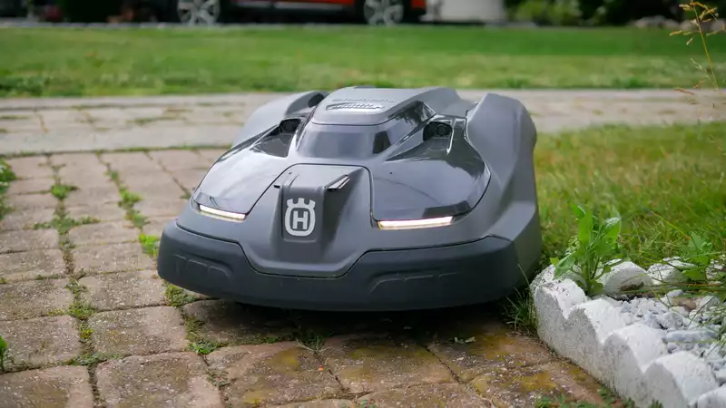 Husqvarna Automower450XH EPOS Review: Breakthrough for Robotic Lawnmowers