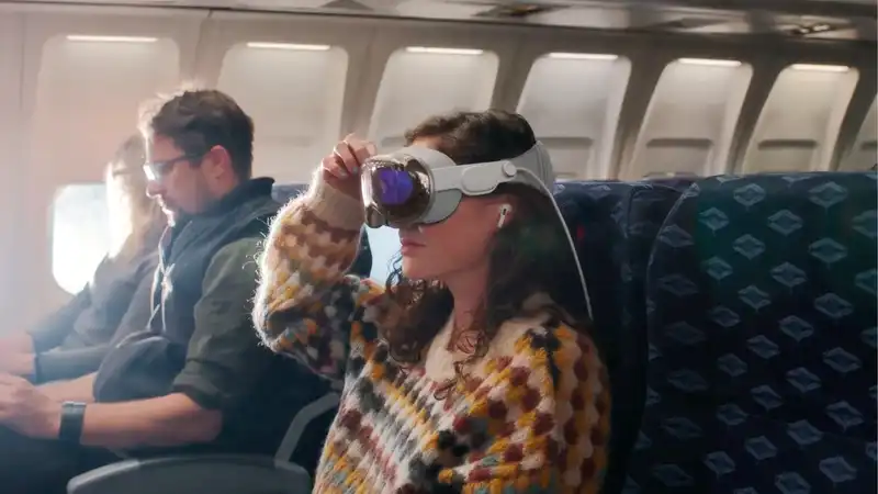 Apple Vision Pro on a plane - Microsoft exec surprised