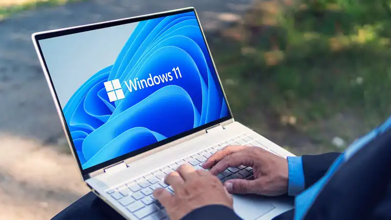 An emergency update to Windows fixes security flaws, including two zero-day