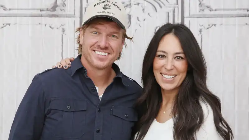 Joanna Gaines offers simple tips for keeping your home festive after the holidays