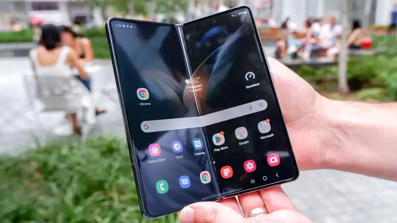 Samsung Galaxy Z Fold 4 owners report serious screen defects - some models damaged