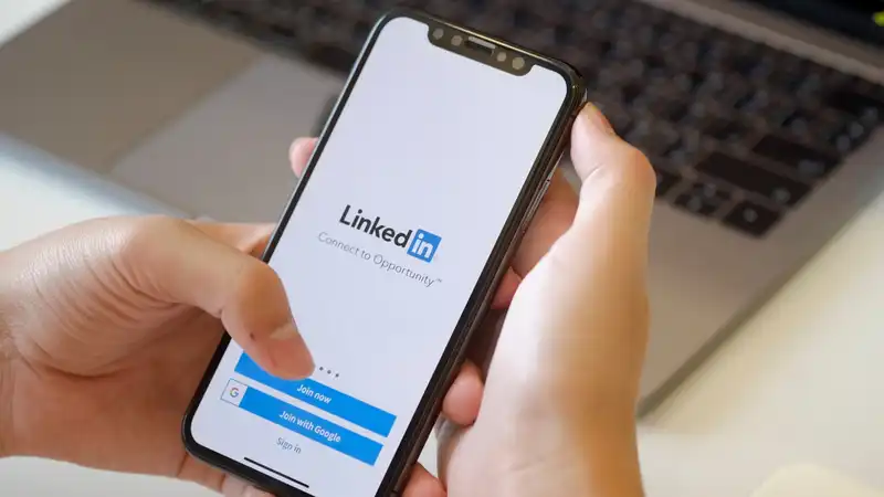 LinkedIn May Support Firing with TikTok-Like Video Feed