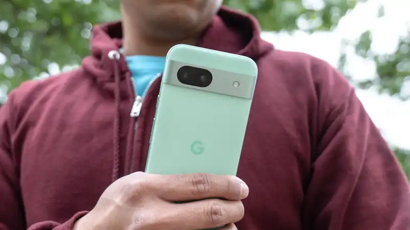 Google Pixel8a can be connected to an external display via USB-C